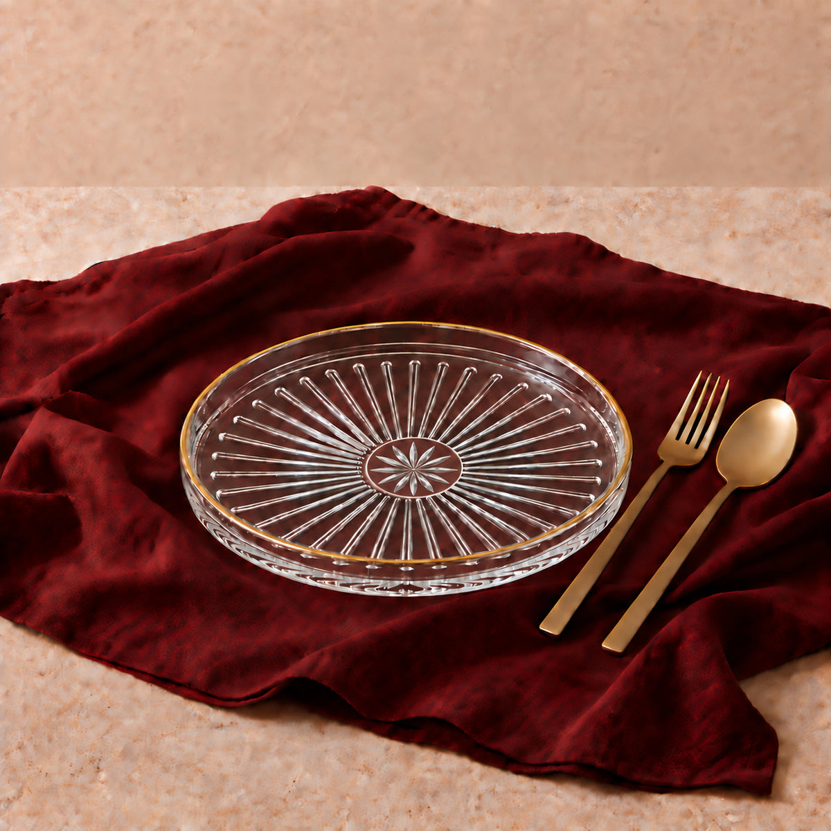 Transform appetizers and evening snacks into a dazzling spread with the Veggie Appe 15cm Snack Plates. Featuring radial sunburst fluting and a polished gold-gilded rim, it catches the light beautifully, making it a luminous centerpiece for entertaining and luxury gifting.