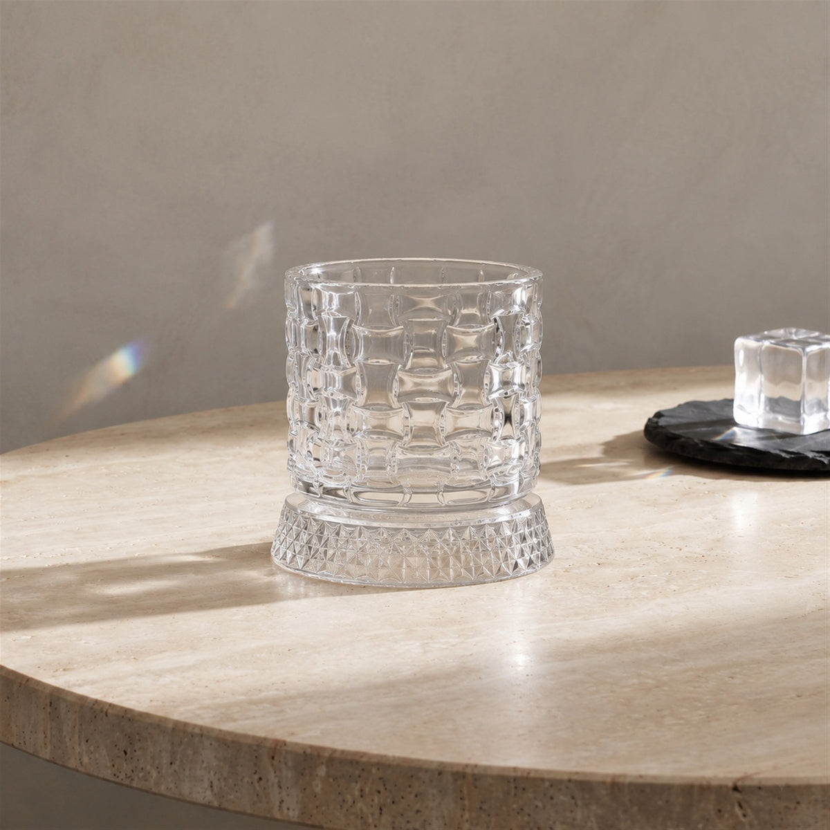 Bring motion to your bar with Spinning Whisky Glasses. Built with a curved bottom and paired with matching faceted bases, each 280ml glass rotates 360 degrees to aerate your drink and unlock deeper aromas.