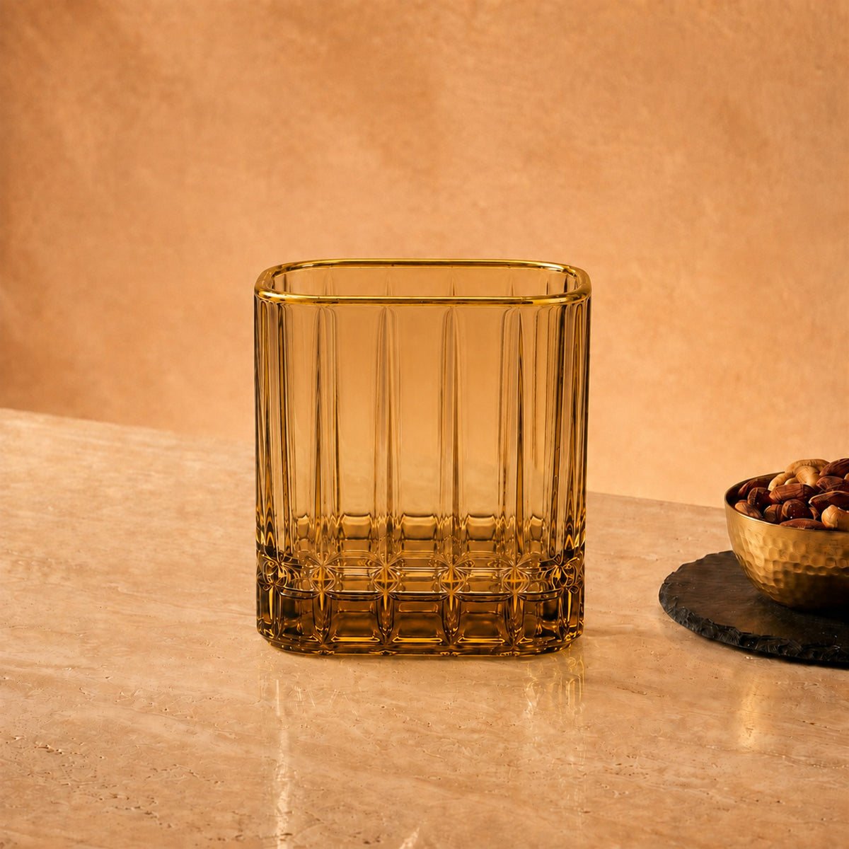Elevate your home bar and dinner service with these Crystal Whisky Glasses. Designed with an expansive 420ml capacity and rich, light-refracting cuts, each tumbler delivers a commanding hand-feel and brilliant clarity for everyday pours and celebratory toasts alike.