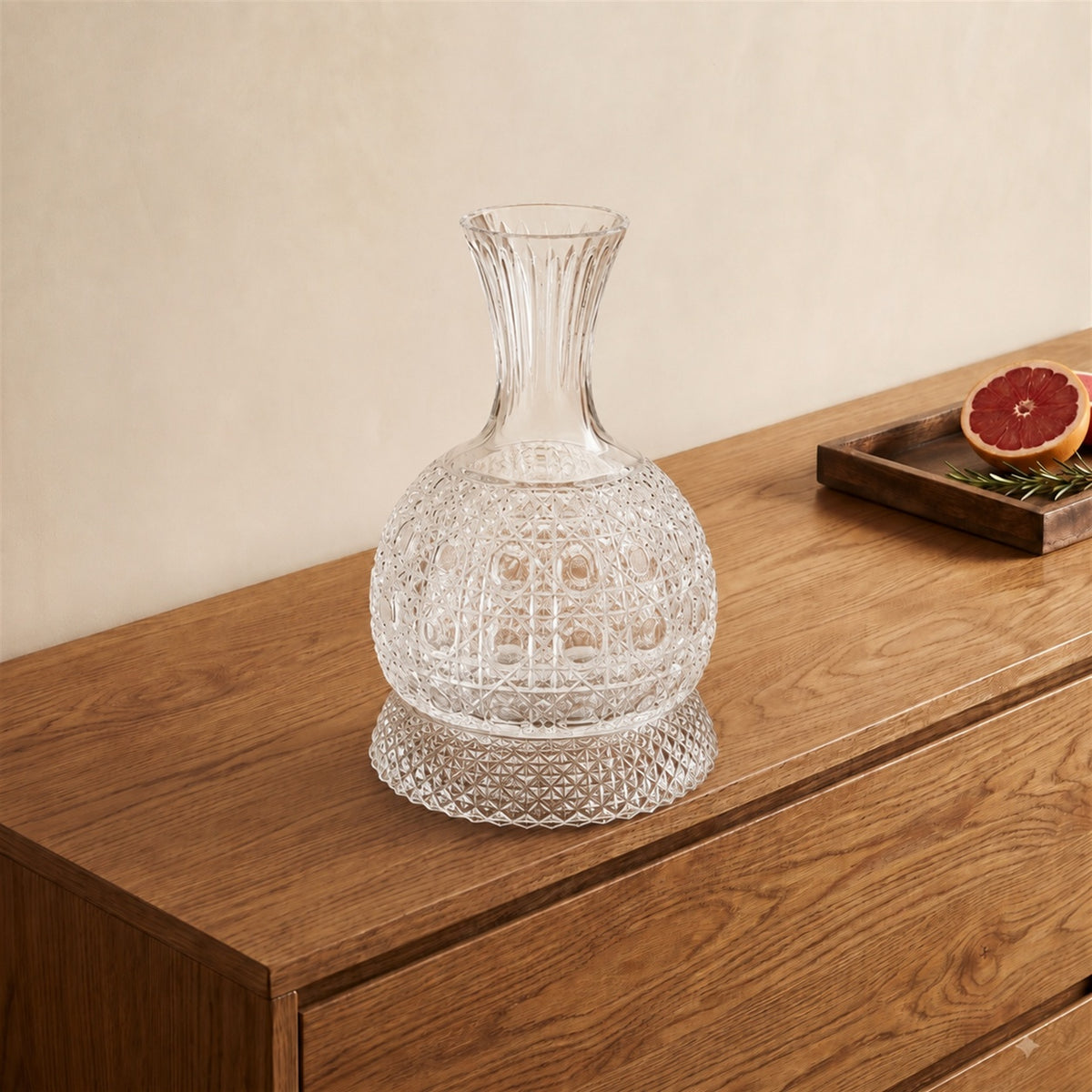 Elevate your home bar with this 360° Spinning Crystal Decanter. Built with a precision-balanced curved bottom and a matching diamond-faceted pedestal base, this decanter glides into a smooth rotation with a light nudge, naturally aerating your favourite spirits while reflecting ambient light through deep crystal facets.