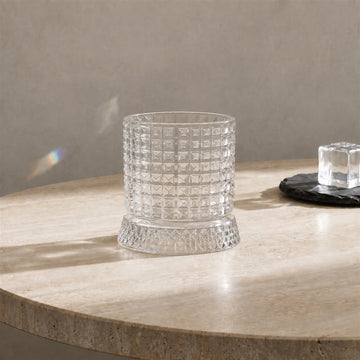 Bring motion to your bar with Spinning Whisky Glasses. Built with a curved bottom and paired with matching faceted bases, each 280ml glass rotates 360 degrees to aerate your drink and unlock deeper aromas.