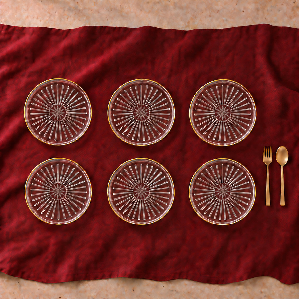 Transform appetizers and evening snacks into a dazzling spread with the Veggie Appe 15cm Snack Plates. Featuring radial sunburst fluting and a polished gold-gilded rim, it catches the light beautifully, making it a luminous centerpiece for entertaining and luxury gifting.