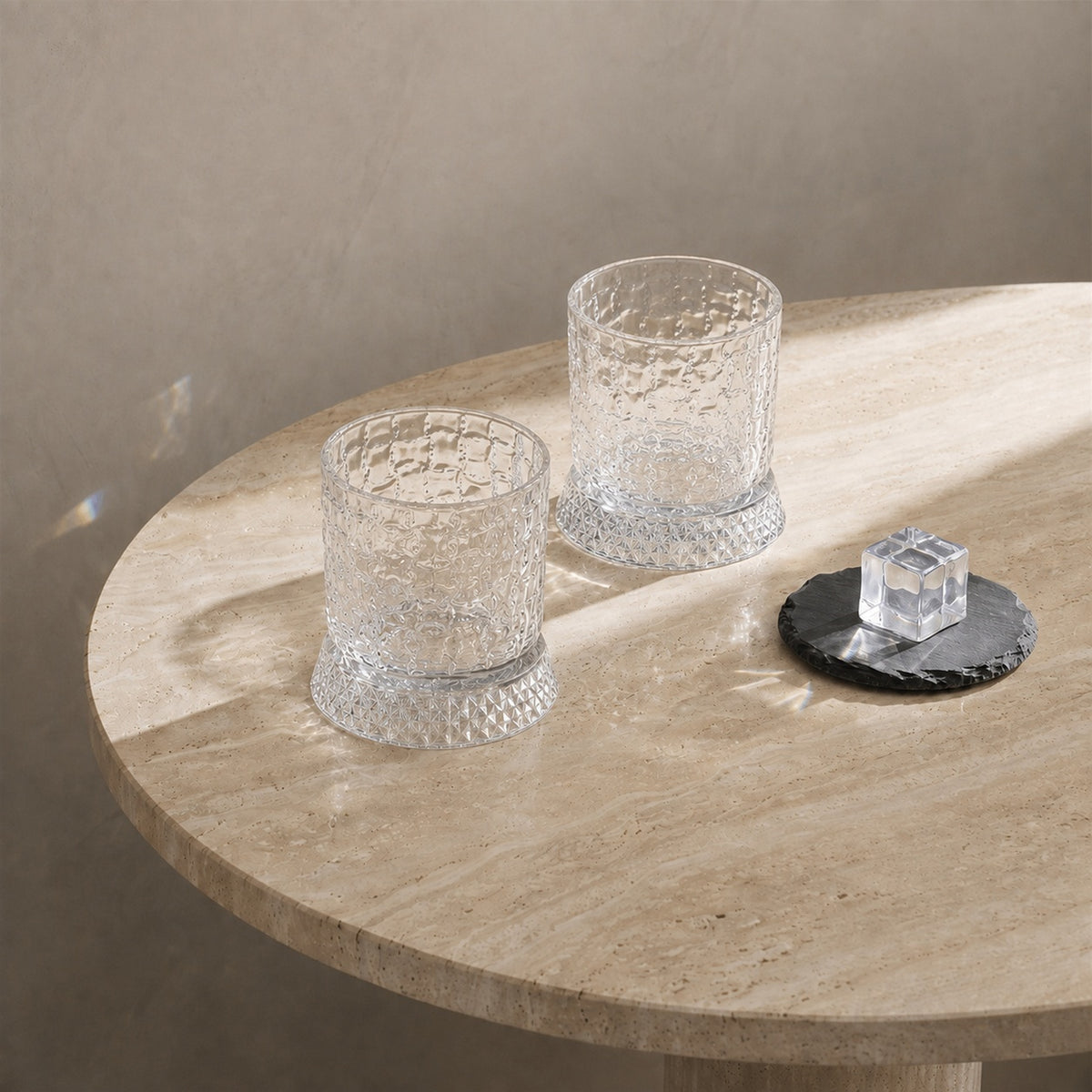 Bring motion to your bar with Spinning Whisky Glasses. Built with a curved bottom and paired with matching faceted bases, each 280ml glass rotates 360 degrees to aerate your drink and unlock deeper aromas.