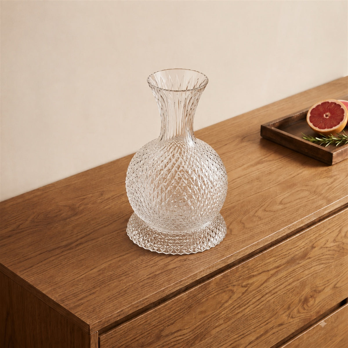 Elevate your home bar with this 360° Spinning Crystal Decanter. Built with a precision-balanced curved bottom and a matching diamond-faceted pedestal base, this decanter glides into a smooth rotation with a light nudge, naturally aerating your favourite spirits while reflecting ambient light through deep crystal facets.