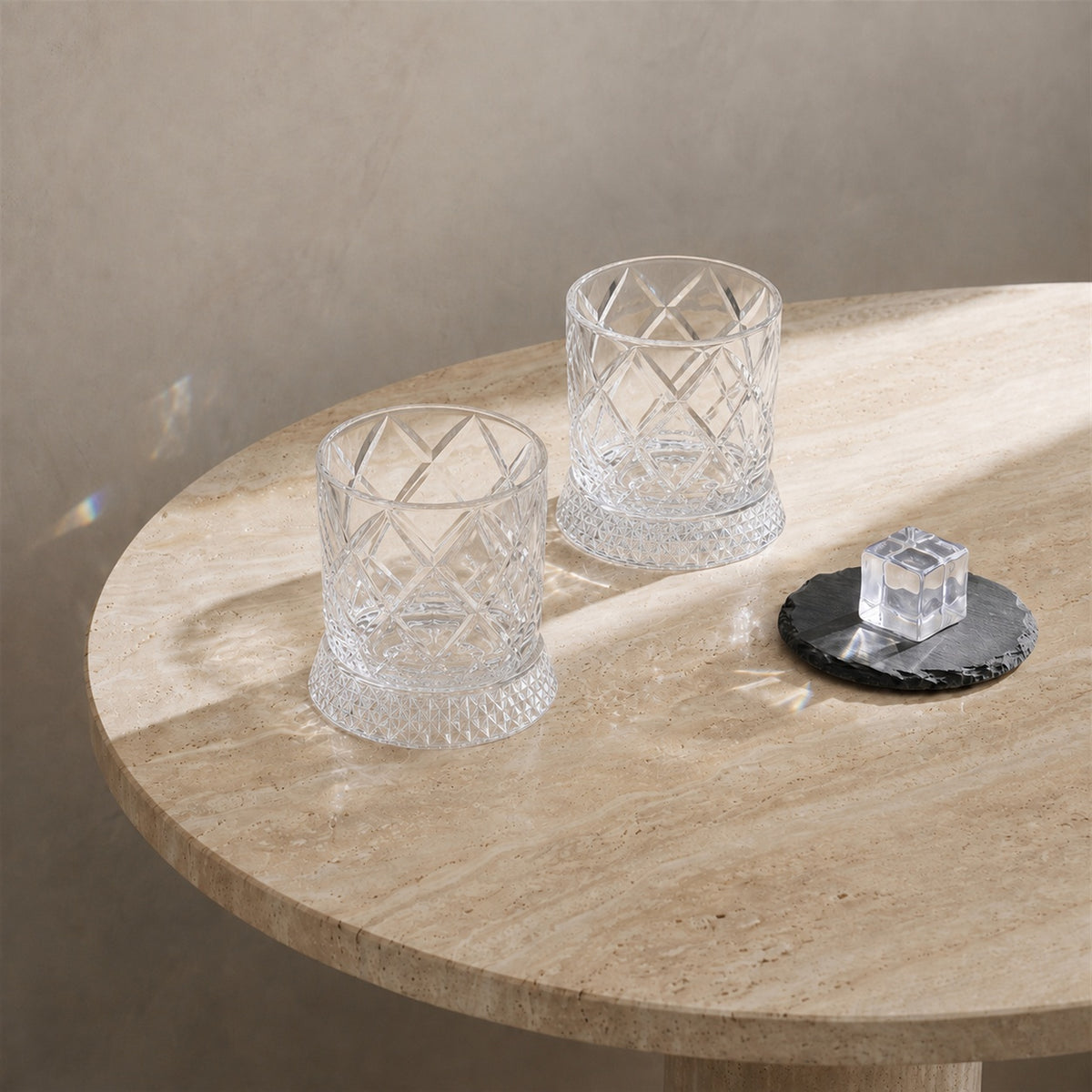 Bring motion to your bar with Spinning Whisky Glasses. Built with a curved bottom and paired with matching faceted bases, each 280ml glass rotates 360 degrees to aerate your drink and unlock deeper aromas.