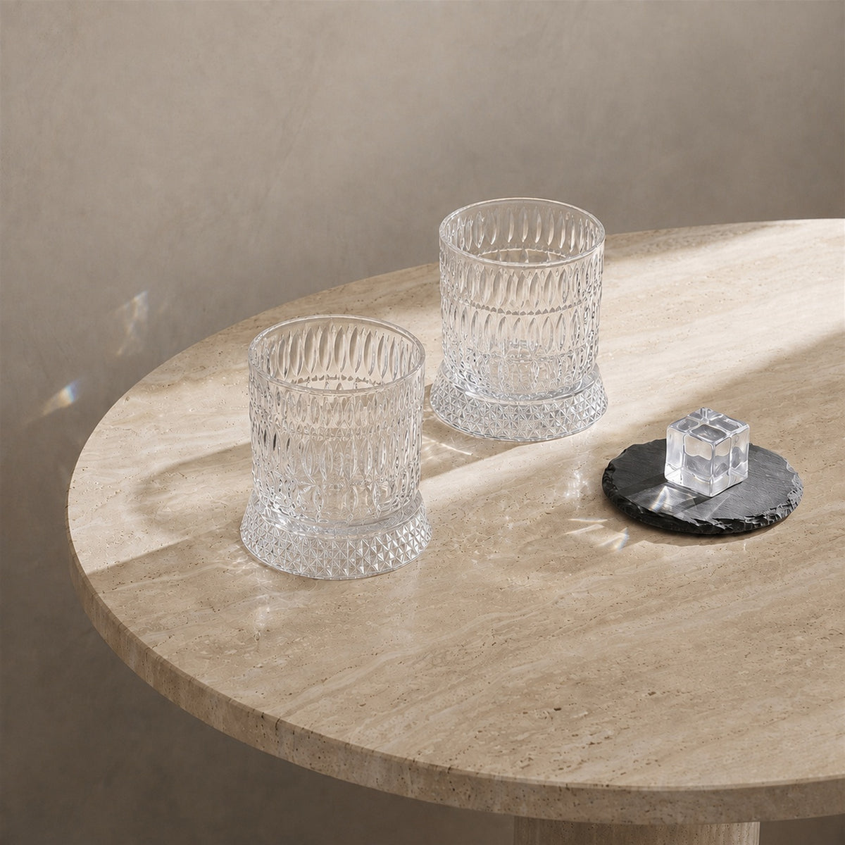 Bring motion to your bar with Spinning Whisky Glasses. Built with a curved bottom and paired with matching faceted bases, each 280ml glass rotates 360 degrees to aerate your drink and unlock deeper aromas.