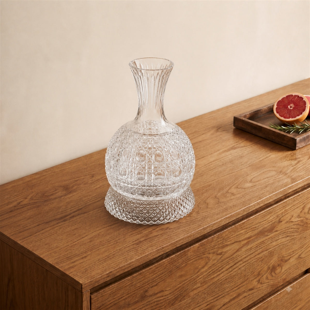 Elevate your home bar with this 360° Spinning Crystal Decanter. Built with a precision-balanced curved bottom and a matching diamond-faceted pedestal base, this decanter glides into a smooth rotation with a light nudge, naturally aerating your favourite spirits while reflecting ambient light through deep crystal facets.
