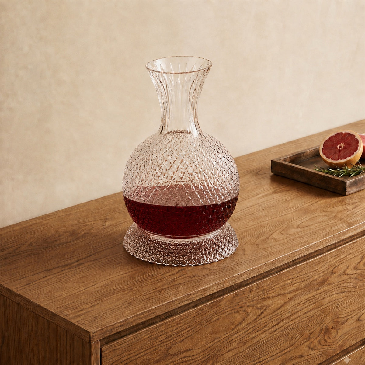 Elevate your home bar with this 360° Spinning Crystal Decanter. Built with a precision-balanced curved bottom and a matching diamond-faceted pedestal base, this decanter glides into a smooth rotation with a light nudge, naturally aerating your favourite spirits while reflecting ambient light through deep crystal facets.