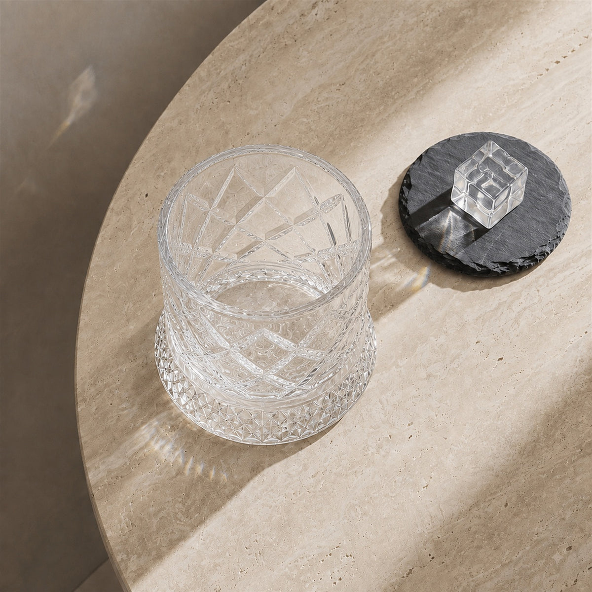 Bring motion to your bar with Spinning Whisky Glasses. Built with a curved bottom and paired with matching faceted bases, each 280ml glass rotates 360 degrees to aerate your drink and unlock deeper aromas.