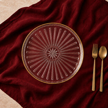 Transform appetizers and evening snacks into a dazzling spread with the Veggie Appe 15cm Snack Plates. Featuring radial sunburst fluting and a polished gold-gilded rim, it catches the light beautifully, making it a luminous centerpiece for entertaining and luxury gifting.