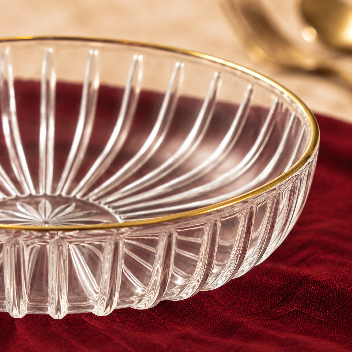 Present appetizers, side treats, and evening nibbles with Pocket Tofu Snack Plates. Sized at 12cm across with a versatile 230ml capacity, each plate features gently curved edges and a crystal-clear finish designed to serve finger foods, dips, and bite-sized delights with modern simplicity.