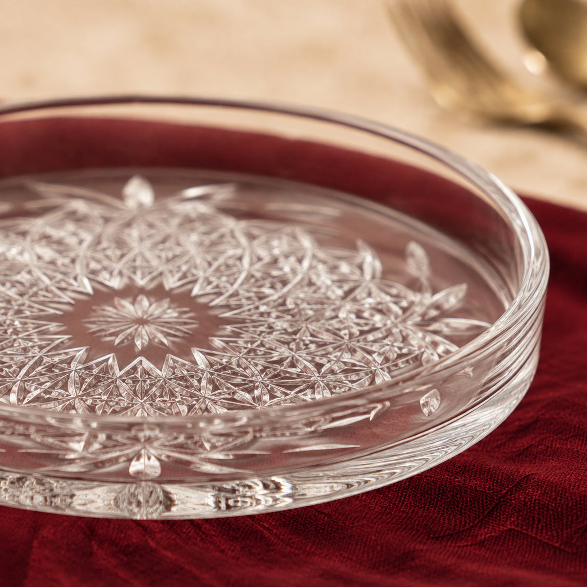 Serve appetizers, party finger foods, and evening bites with these 15cm Mini Taco Snack Plates. Designed with a broad base, gently sloping rim, and crystal-clear finish, each plate offers an elegant, practical stage for small bites, savory tacos, and casual table spreads.