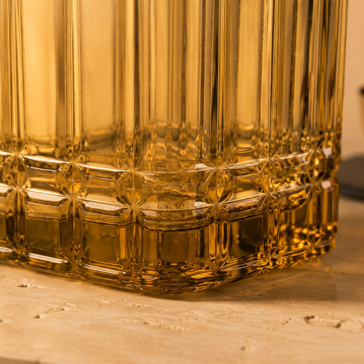 Elevate your home bar and dinner service with these Crystal Whisky Glasses. Designed with an expansive 420ml capacity and rich, light-refracting cuts, each tumbler delivers a commanding hand-feel and brilliant clarity for everyday pours and celebratory toasts alike.