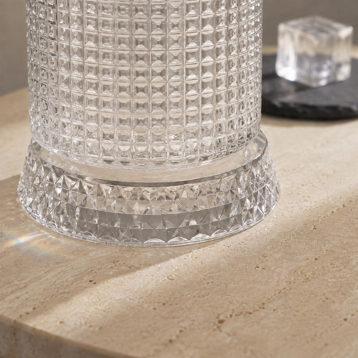 Bring motion to your bar with Spinning Whisky Glasses. Built with a curved bottom and paired with matching faceted bases, each 280ml glass rotates 360 degrees to aerate your drink and unlock deeper aromas.