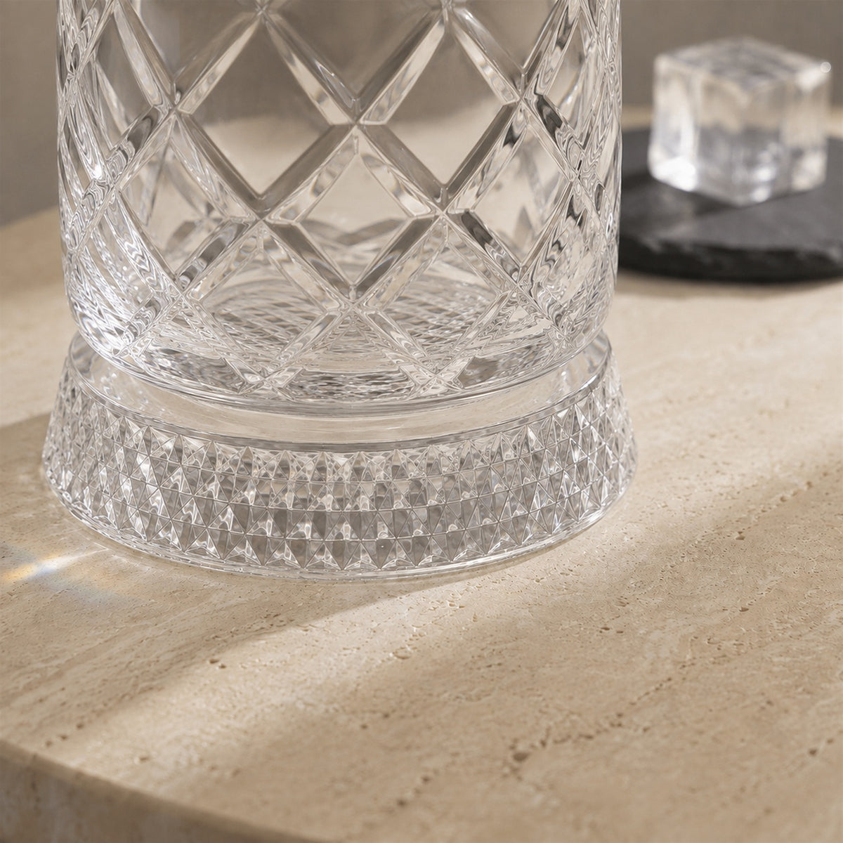Bring motion to your bar with Spinning Whisky Glasses. Built with a curved bottom and paired with matching faceted bases, each 280ml glass rotates 360 degrees to aerate your drink and unlock deeper aromas.