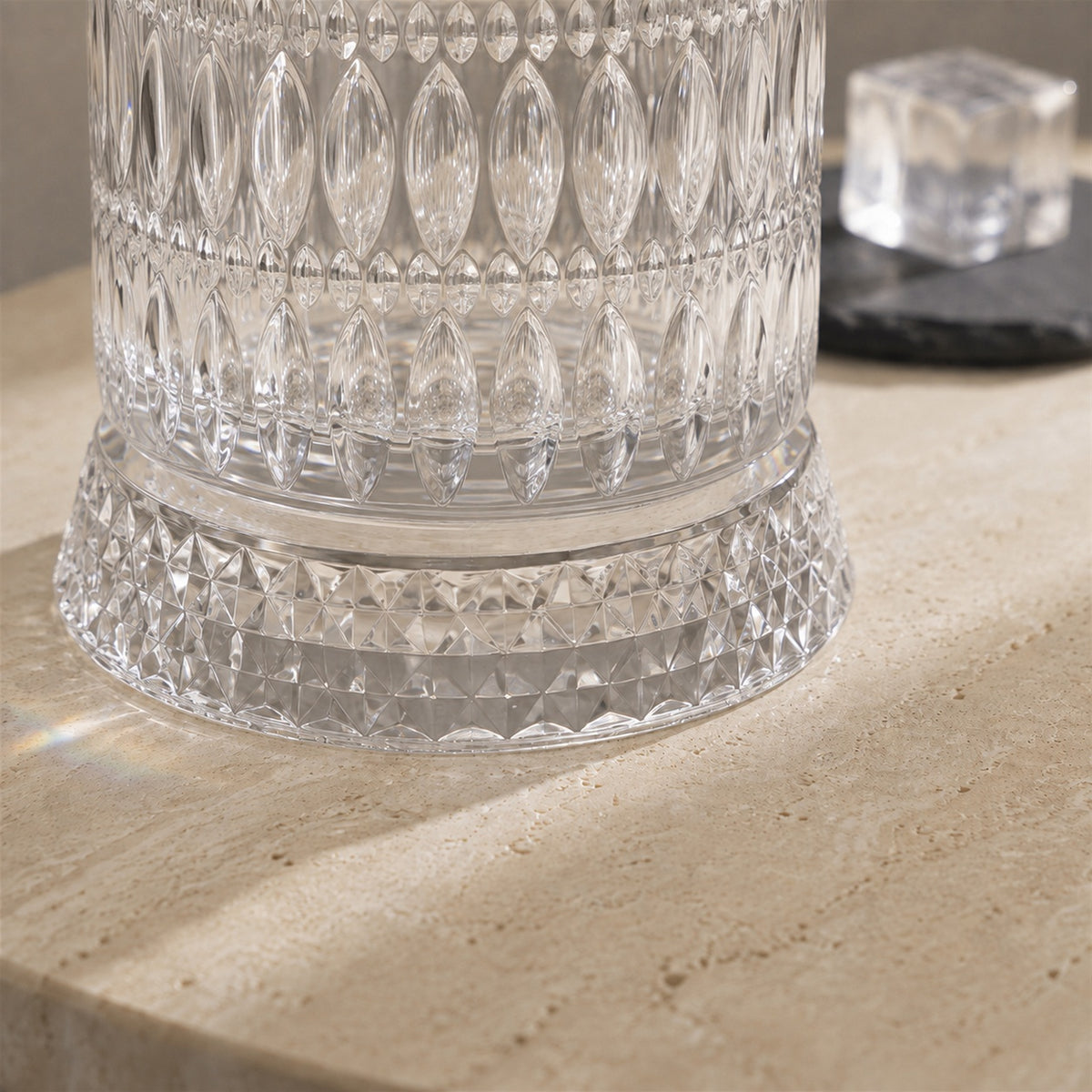 Bring motion to your bar with Spinning Whisky Glasses. Built with a curved bottom and paired with matching faceted bases, each 280ml glass rotates 360 degrees to aerate your drink and unlock deeper aromas.