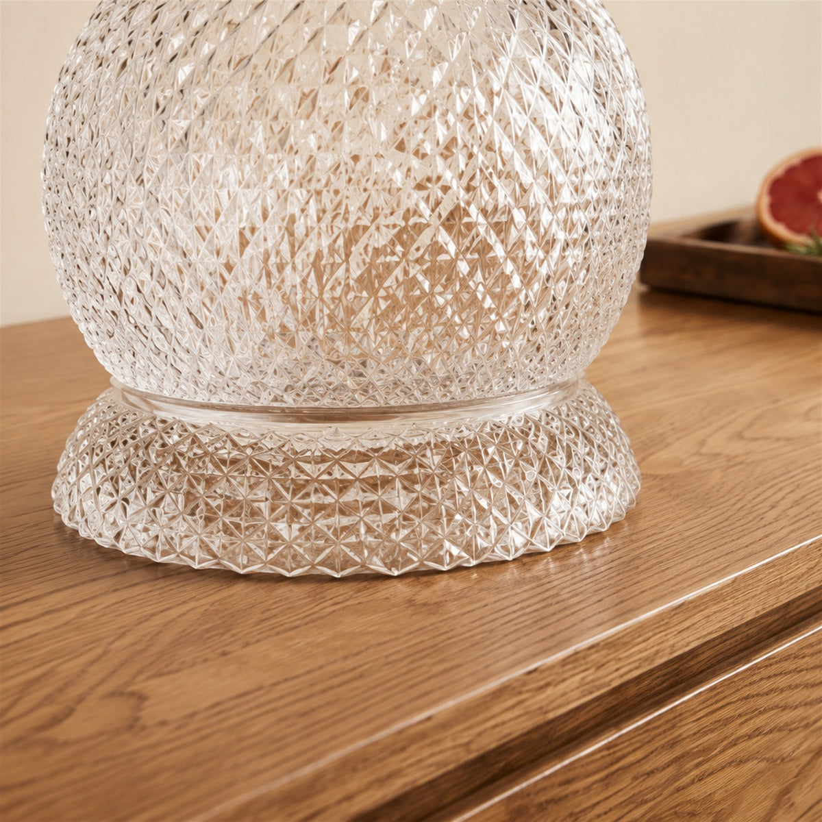 Elevate your home bar with this 360° Spinning Crystal Decanter. Built with a precision-balanced curved bottom and a matching diamond-faceted pedestal base, this decanter glides into a smooth rotation with a light nudge, naturally aerating your favourite spirits while reflecting ambient light through deep crystal facets.