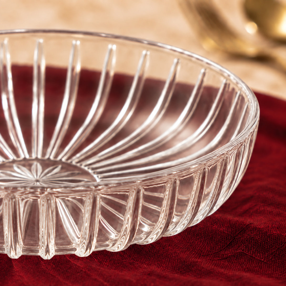 Serve evening bites, starters, and tea-time snacks with Dabeli Clear Snack Plates. Measuring 13cm across with a versatile 230ml volume, each plate features a subtle raised rim and crystal-clear finish designed to present finger foods, desserts, and appetizers with effortless style.
