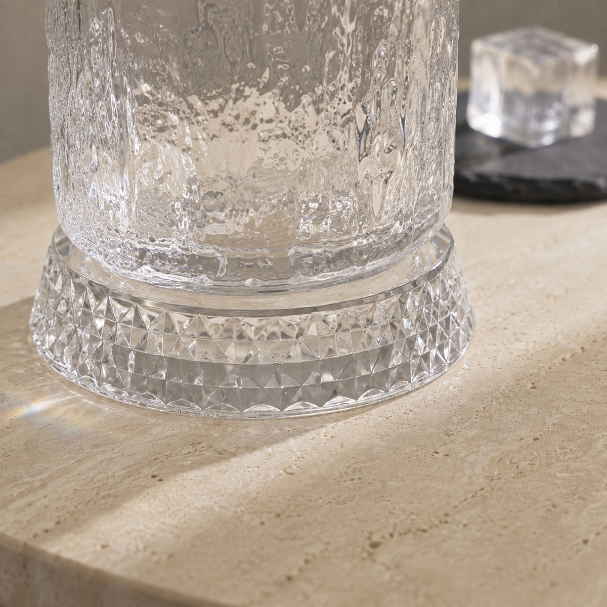 Bring motion to your bar with Spinning Whisky Glasses. Built with a curved bottom and paired with matching faceted bases, each 280ml glass rotates 360 degrees to aerate your drink and unlock deeper aromas.